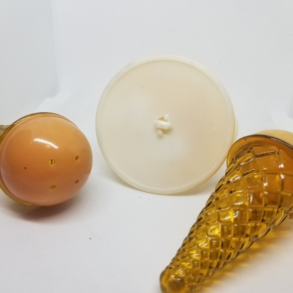 Vintage Retro Salt & Pepper Shakers Ice Cream Cone - Picture 4 of 4